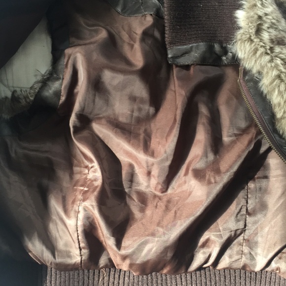 Faux Fur Aviator Style Vest! Zip-Up + Pockets - Picture 6 of 8